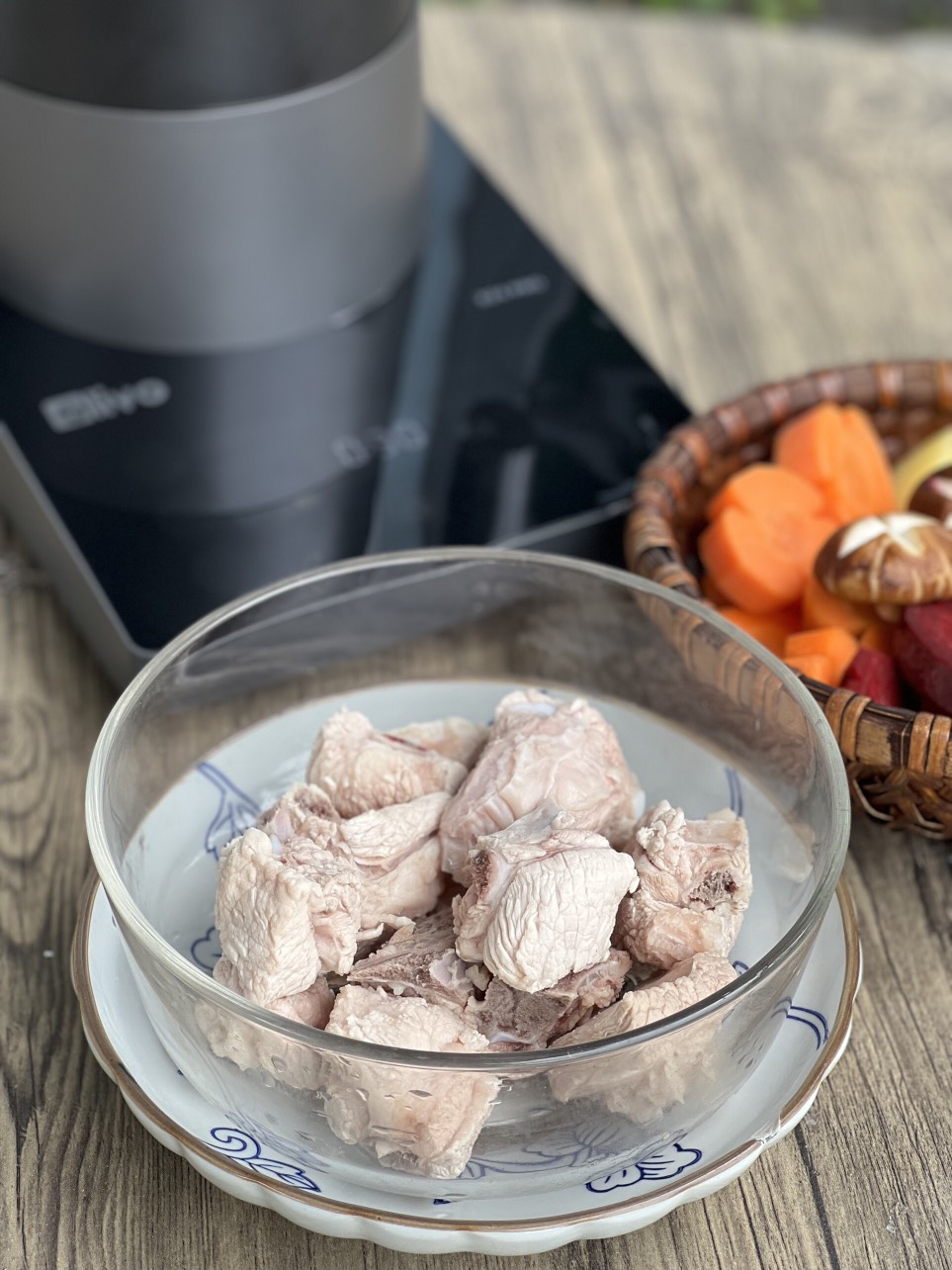 Canh sườn hầm rau củ cùng máy xay nấu đa năng OLIVO X24 PRO