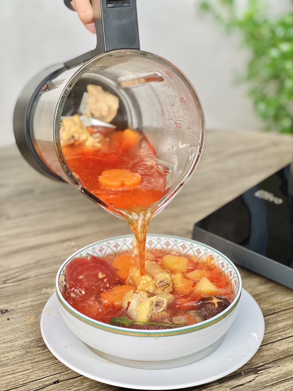 Canh sườn hầm rau củ cùng máy xay nấu đa năng OLIVO X24 PRO