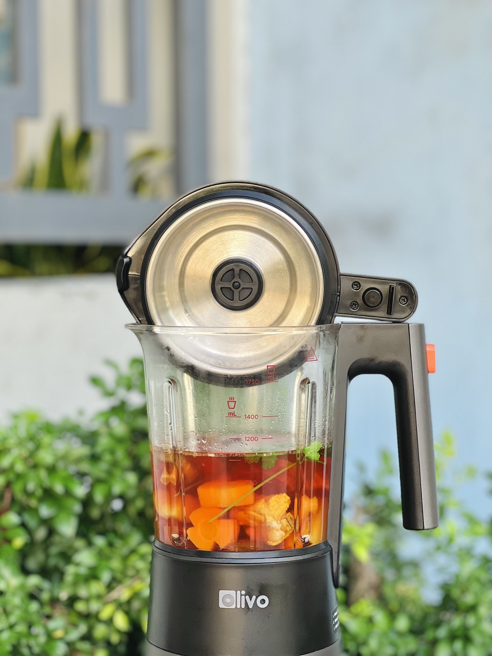 Canh sườn hầm rau củ cùng máy xay nấu đa năng OLIVO X24 PRO